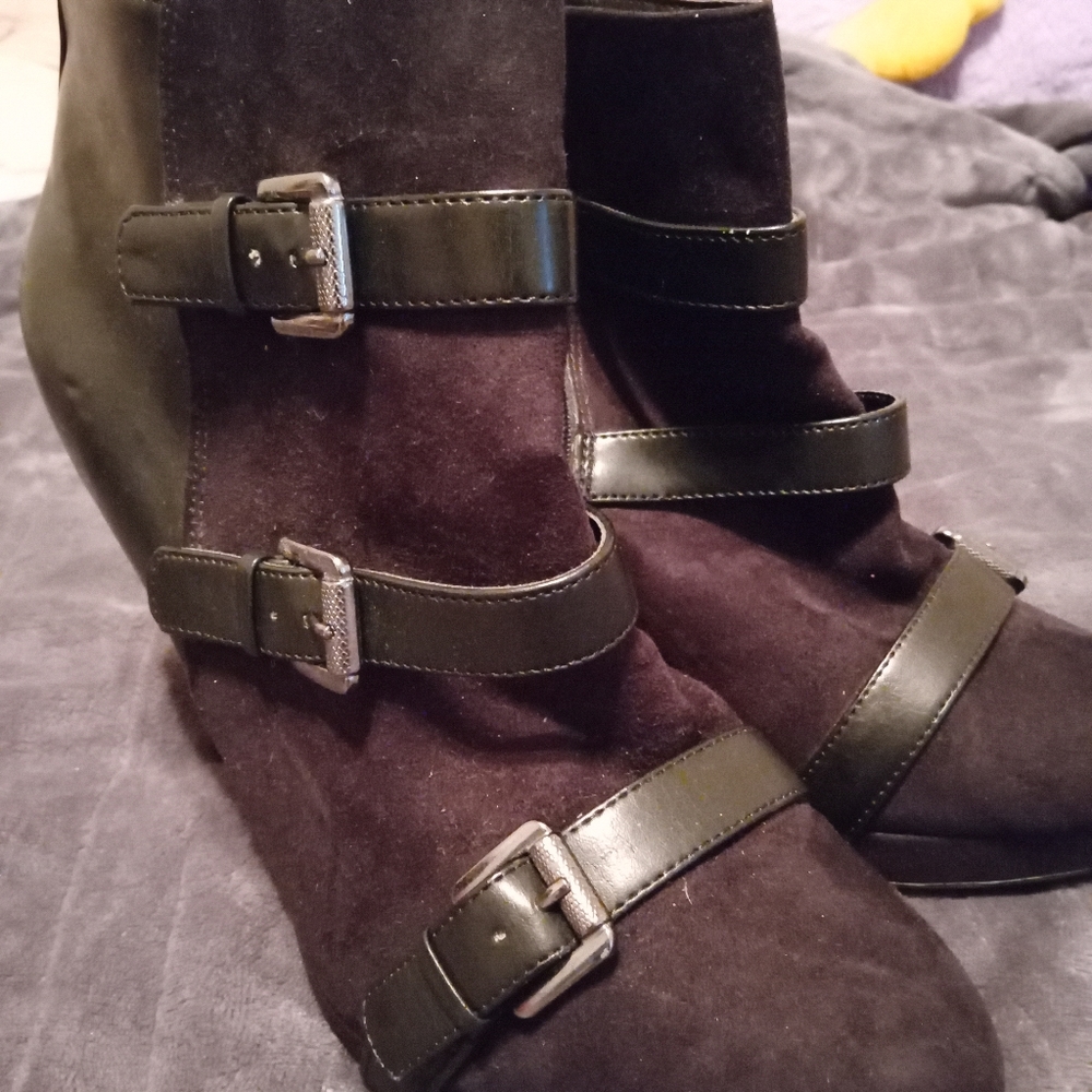 Boots - Picture 3 of 4